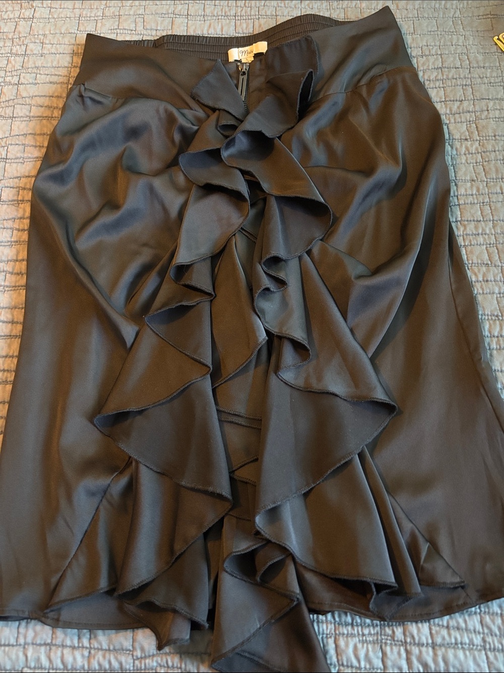 Mable Black silky Ruffle-Front Pencil Skirt. Sz large- medium